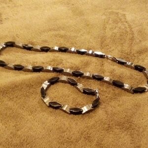 Chic Women's Black and Silver Necklace